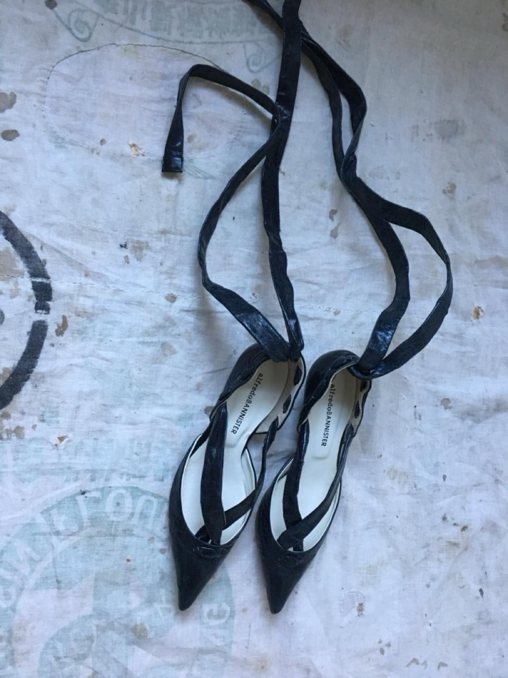 Alfredo Bannister Black Pointed Lace-Up Flats